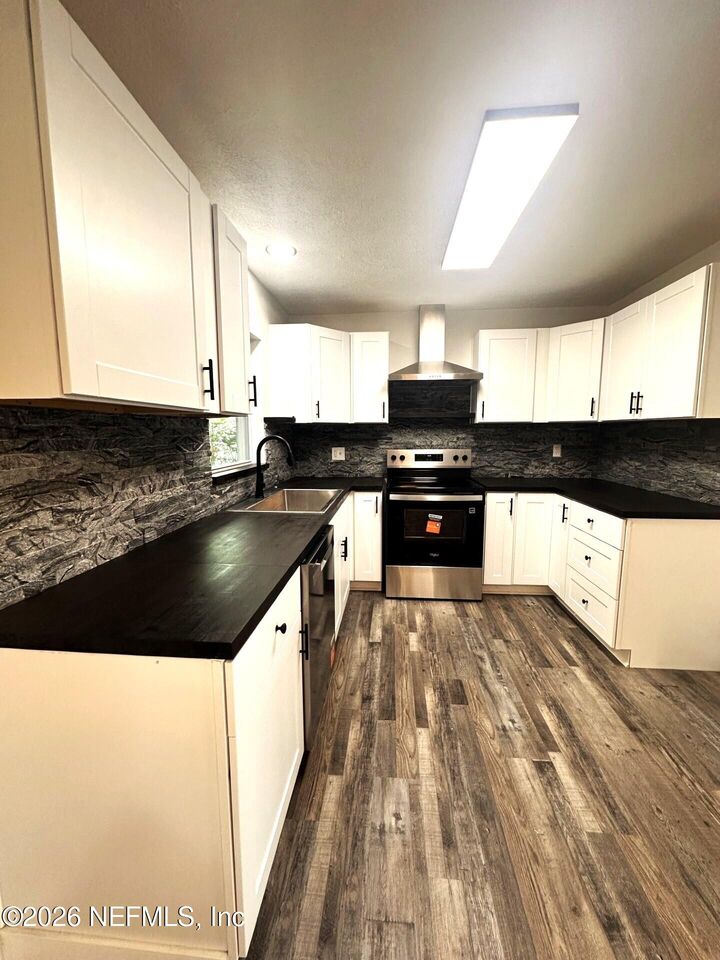 Property Photo:  302 Belmont Drive  FL 32177 