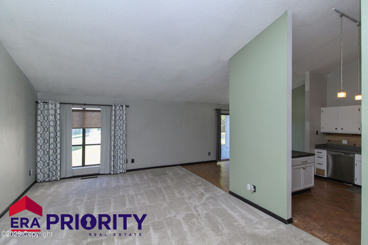 Property Photo: 1067 E 12th St - WY 82716