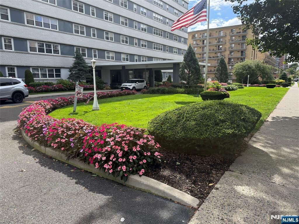 Property Photo:  280 Prospect Avenue 5N  NJ 07601 