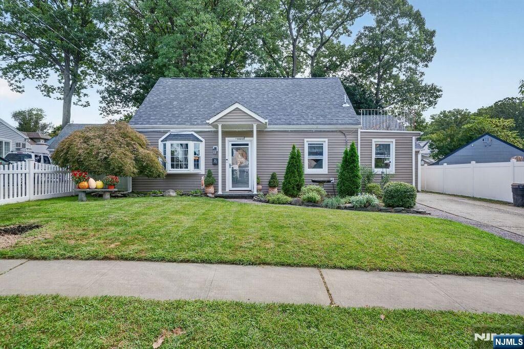 Property Photo:  7 Henry Avenue  NJ 07506 