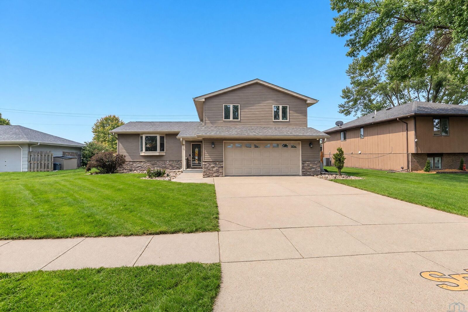 Property Photo:  139 Golden Drive  IA 51054 