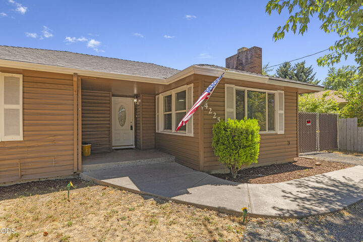 Property Photo: 4225 Summers Lane OR 97603