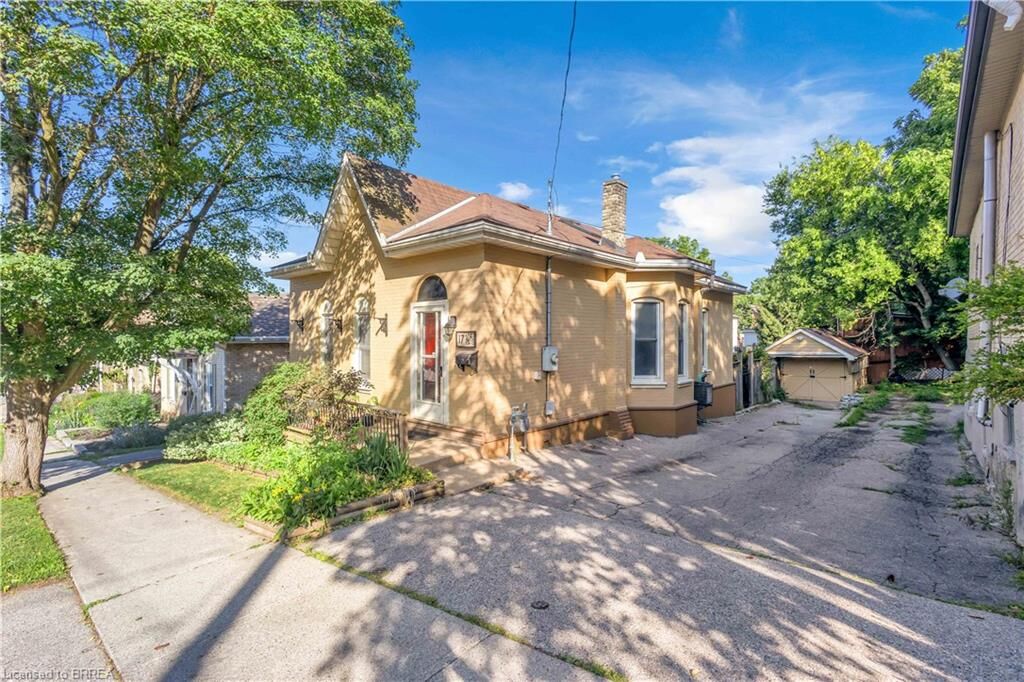 Property Photo:  17 Scarfe Avenue  ON N3T 3P6 