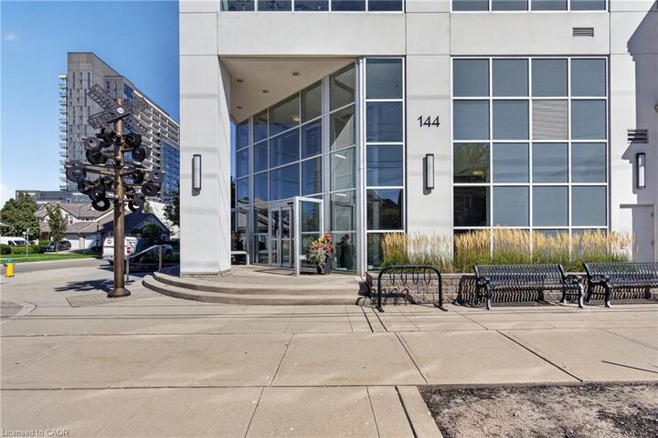 Property Photo:  144 Park Street 1807  ON N2L 0B6 