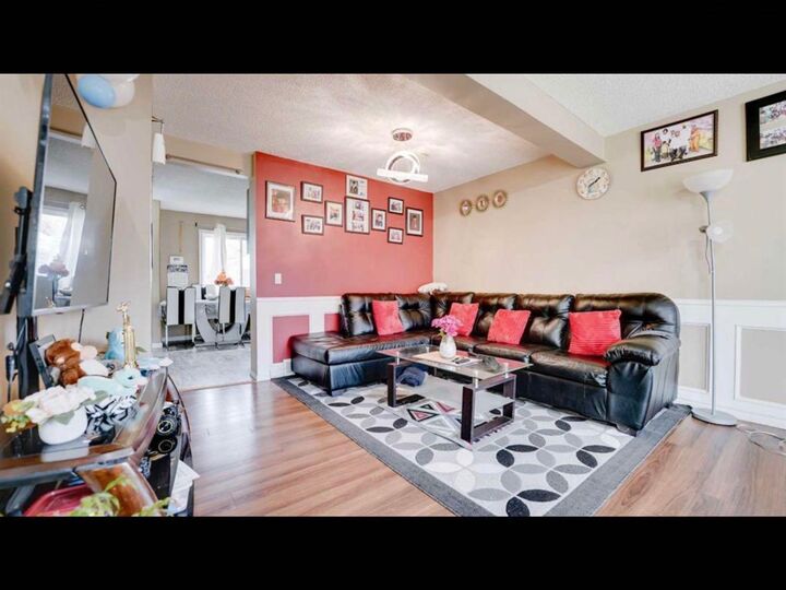 Property Photo:  95 Castlegreen Close NE  AB T3J 1Y6 