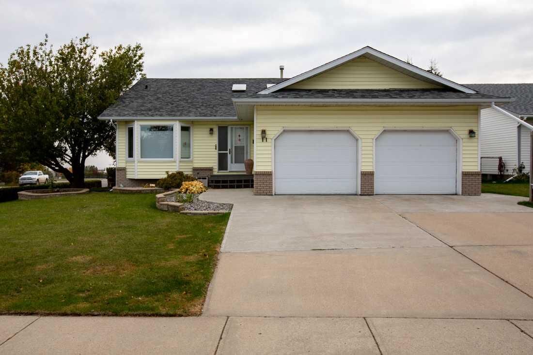 Property Photo:  11 Maple Place  AB T0M 0S0 