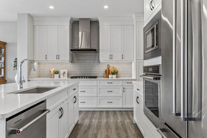 Property Photo:  264 Riviera Way  AB T4C 0Z2 