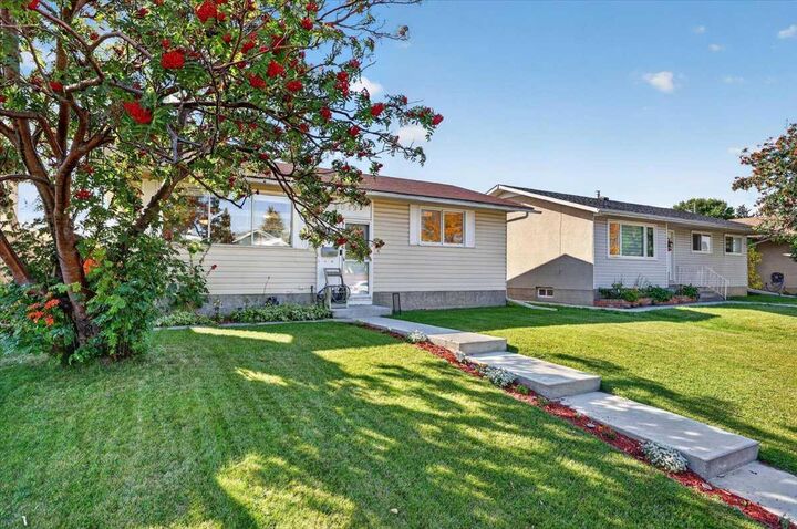 Property Photo:  6019 Penworth Road SE  AB T2A 4E9 