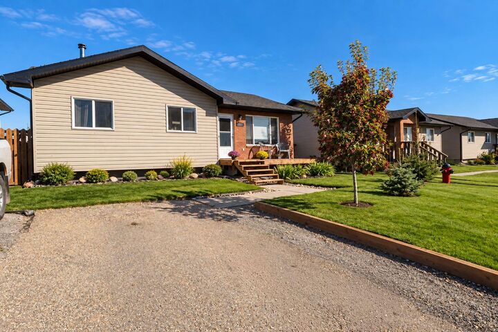 Property Photo:  9328 98 Avenue  AB T0H 3S0 