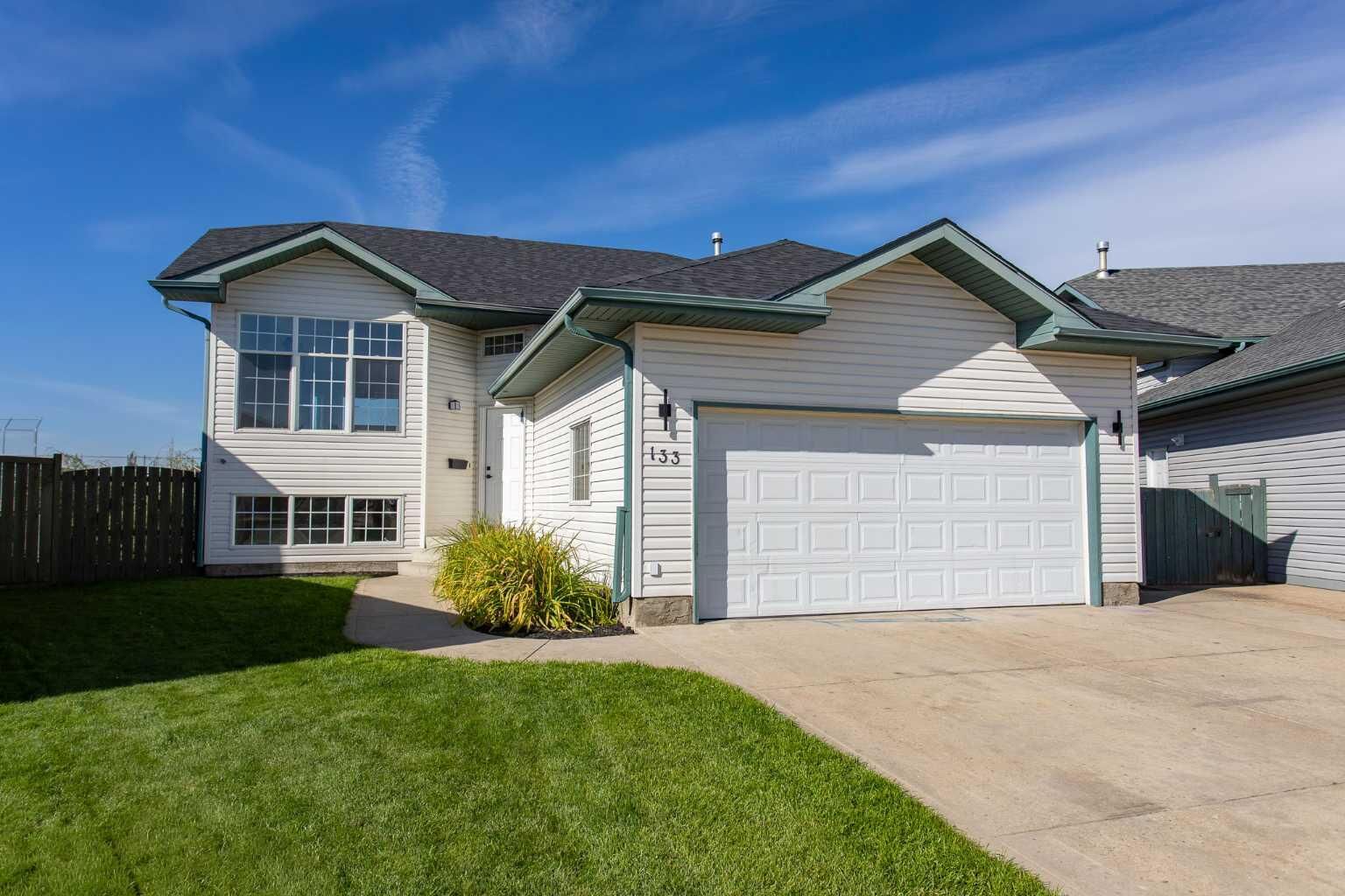 Property Photo:  133 Wellington Close  AB T0M 0J0 