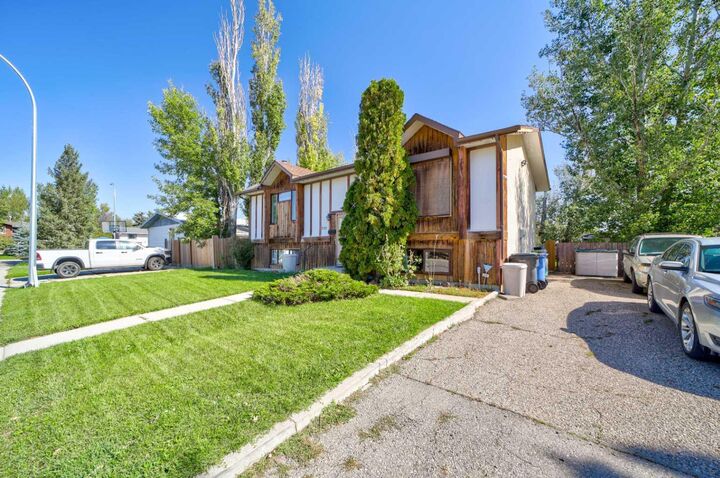 Property Photo:  2103 10A Street  AB T1M 1C1 