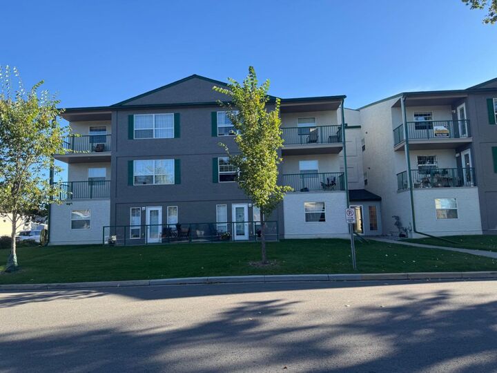 Property Photo:  105 7 Avenue SE 204  AB T1V 1T8 