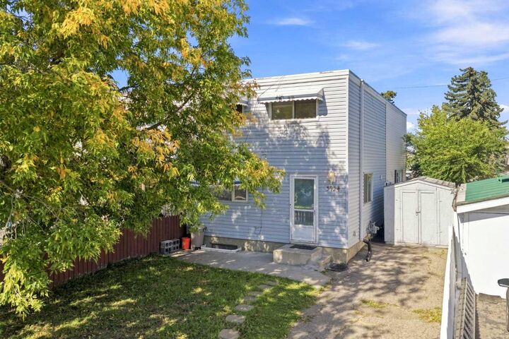 Property Photo:  3924 29A Avenue SE  AB T2B 0G4 
