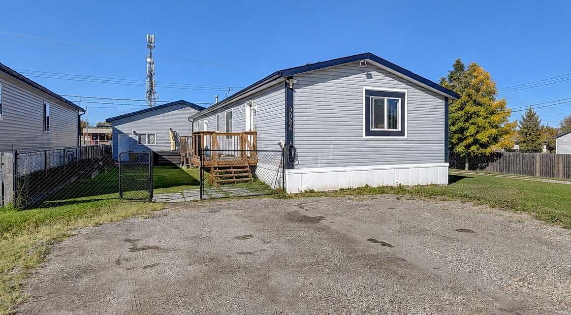 Property Photo:  9924 99 Street E  AB T0H 3S0 