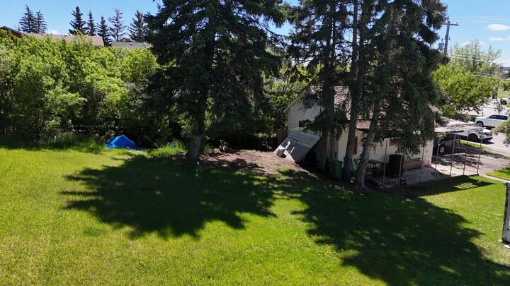 Property Photo:  328 Third Street W  AB T4C 1Z6 