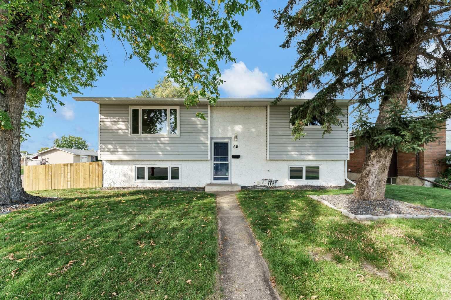 Property Photo:  60 Gray Crescent NW  AB T1A 7E1 