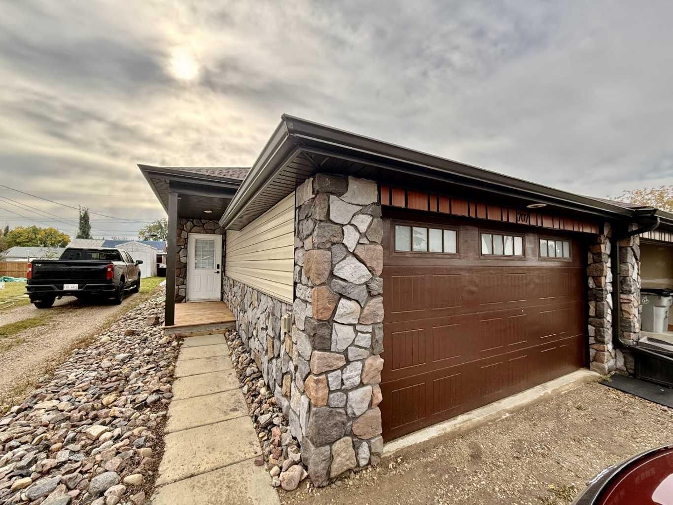 Property Photo:  707 9 Avenue  AB T9W 1P2 