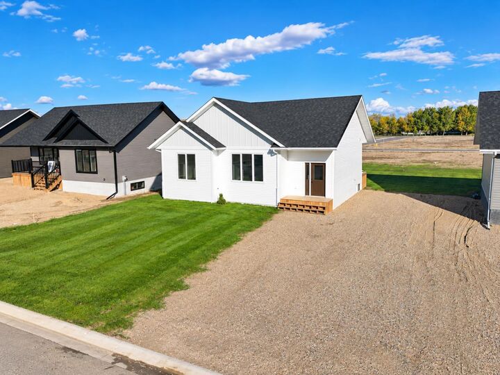 Property Photo:  9105 109 Street  AB T0H 2H0 