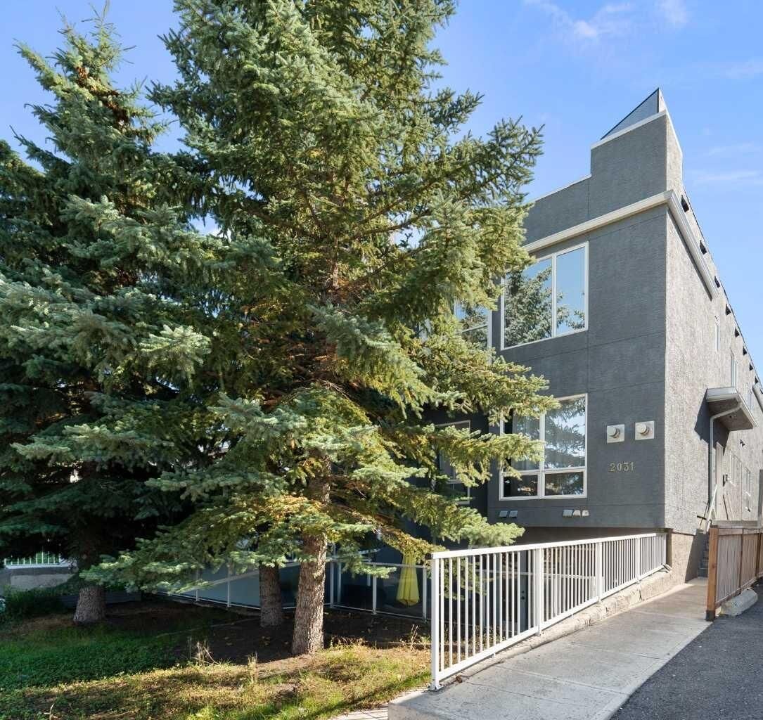 Property Photo:  2031 26 Avenue SW 1  AB T2T 1E5 