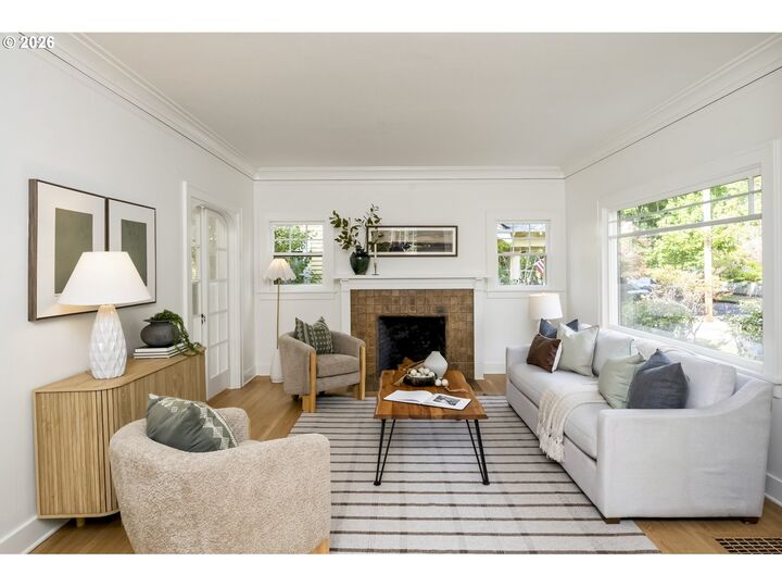 Property Photo: 1847 SE 56th Ave OR 97215