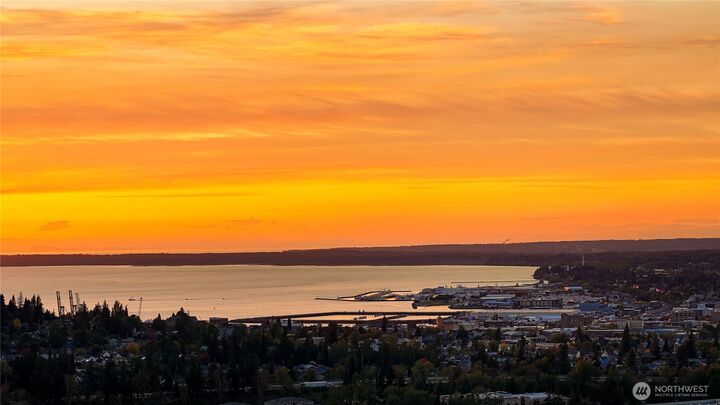 Property Photo: 1700 E Lopez Court WA 98229