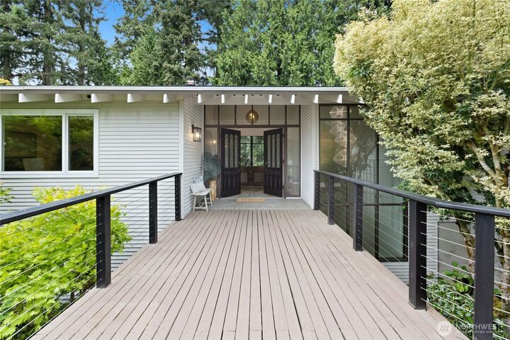 Property Photo: 14406 NE 11th Place WA 98007