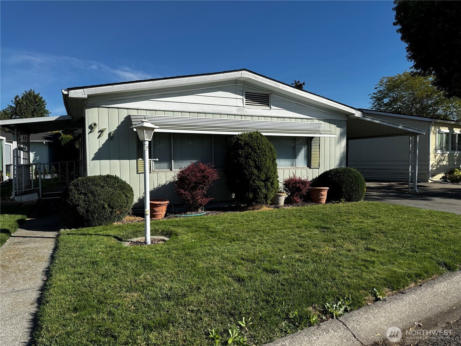 Property Photo: 971 SE Scenic View Drive WA 99324