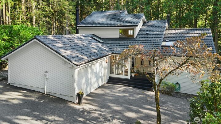 Property Photo: 622 216th Avenue NE WA 98074