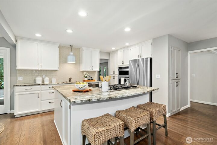Property Photo: 622 216th Avenue NE WA 98074