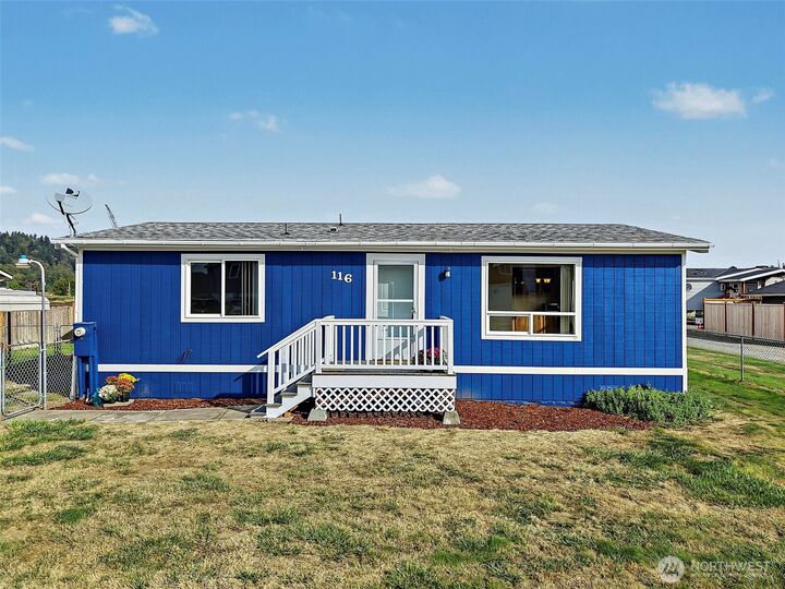 Property Photo:  116  3rd Avenue NW  WA 98047 