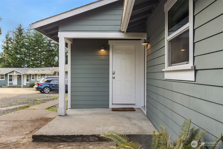 Property Photo: 1574 NE Park View Dr 5 WA 98110