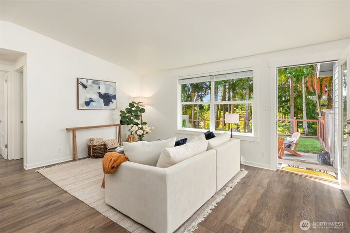 Property Photo:  1574 NE Park View Dr 5  WA 98110 
