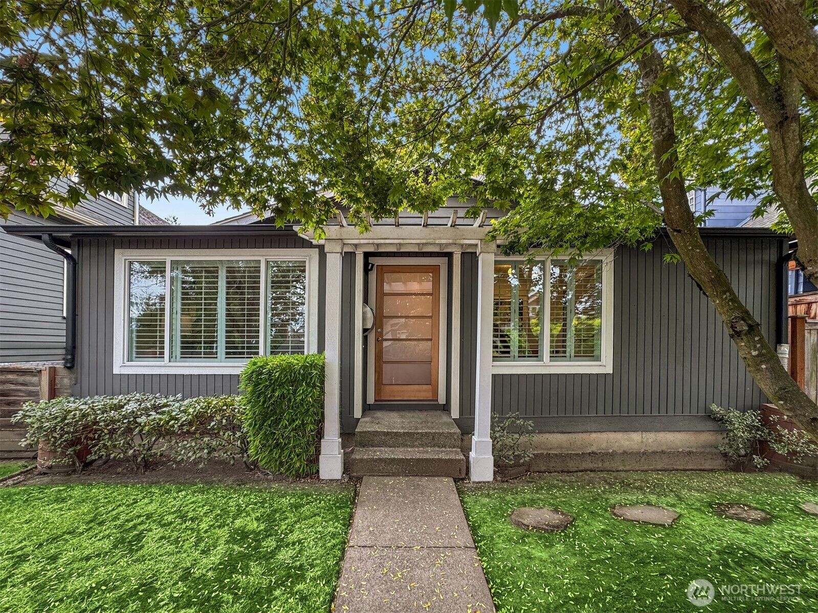 Property Photo:  607  23rd Avenue E  WA 98112 