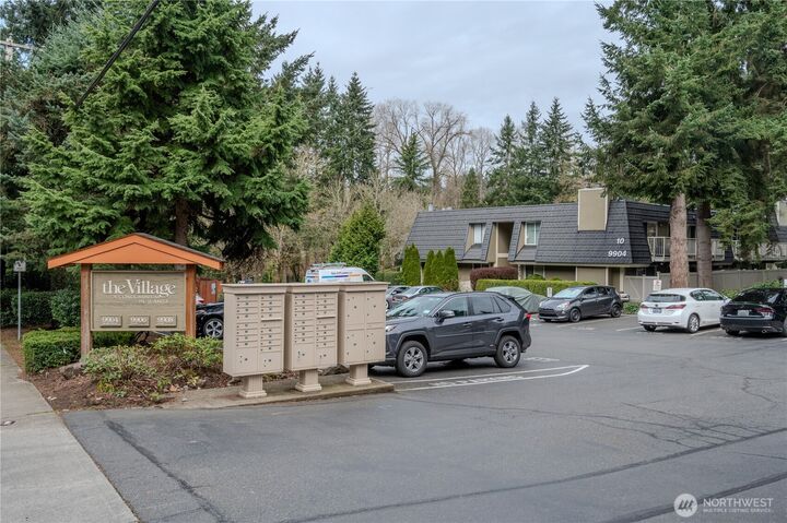 Property Photo:  9904 NE 124th Street 1005  WA 98034 