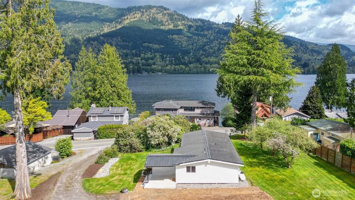 Property Photo:  477 W  Lake Samish Drive  WA 98229 