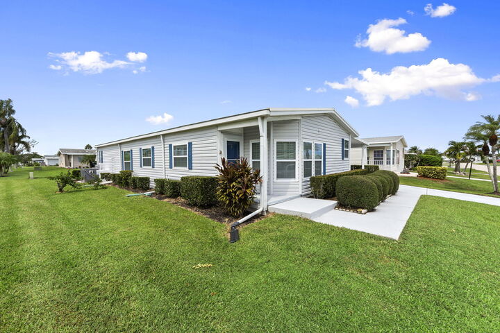 Property Photo: 3342 Columbrina Circle FL 34952