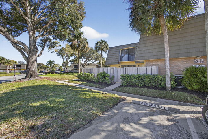 Property Photo:  1101 11th Way  FL 33407 