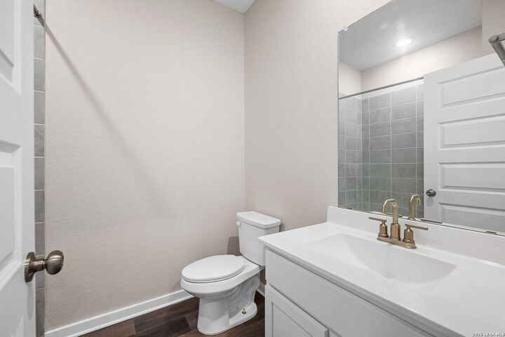 Property Photo: 140 Bella Rosa Trl TX 78108