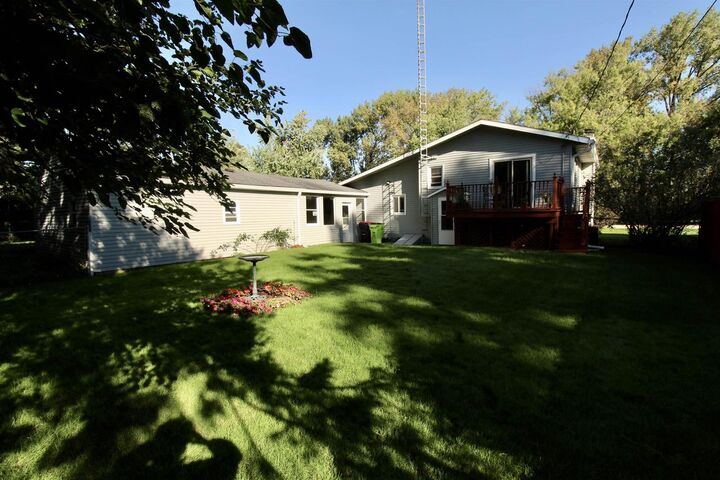 Property Photo: 434 E Woodland Drive WI 53511