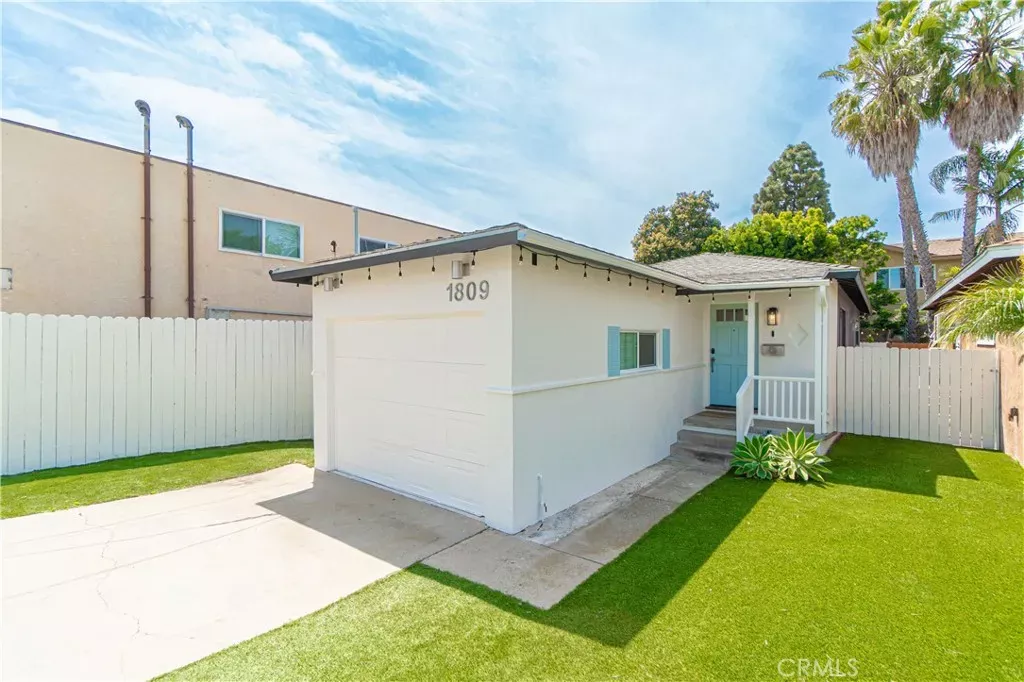 Property Photo:  1809 Phelan Lane  CA 90278 
