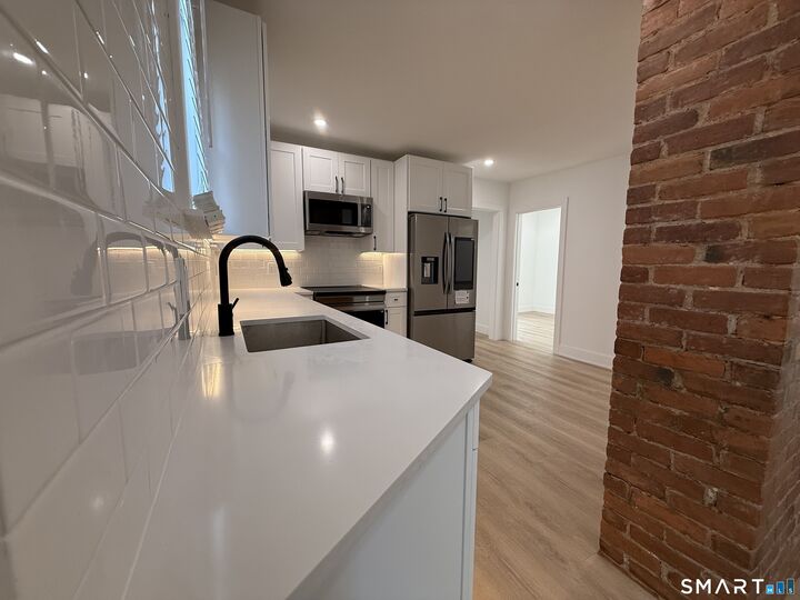 Property Photo: 21-23 Elliott Street 3 CT 06114