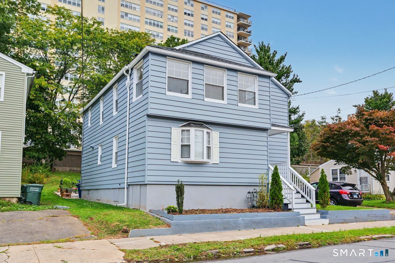 Property Photo:  76-78 Suburban Avenue  CT 06604 