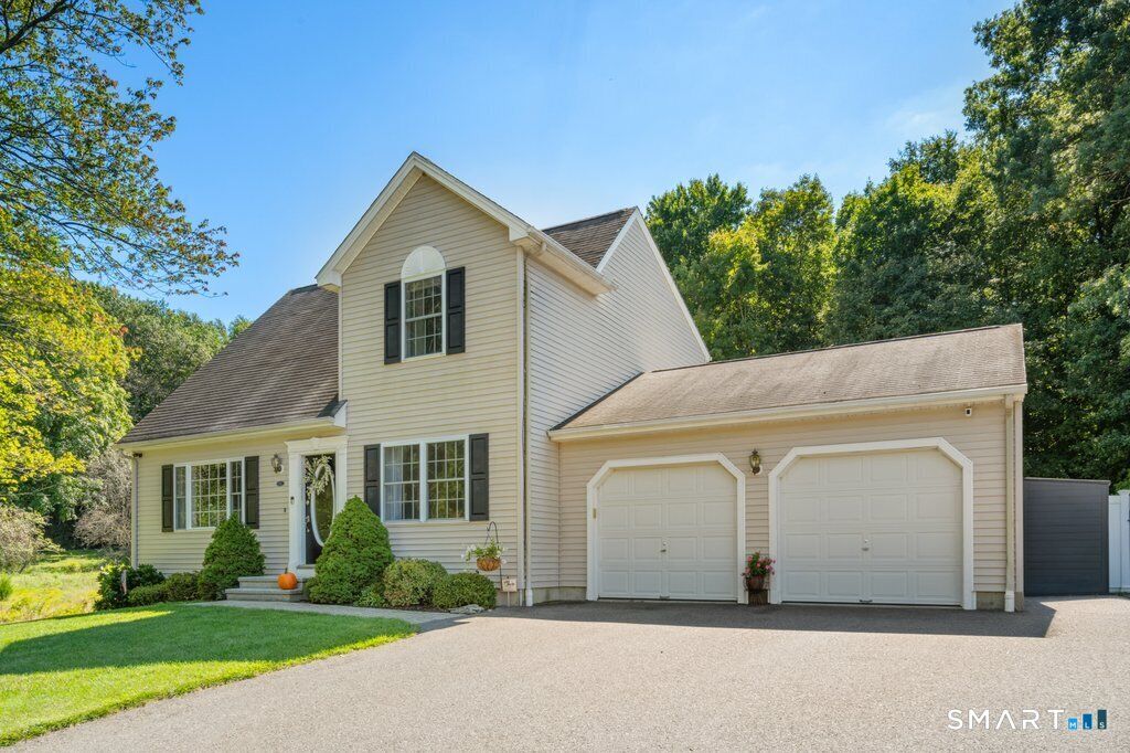 Property Photo:  633 May Street  CT 06770 