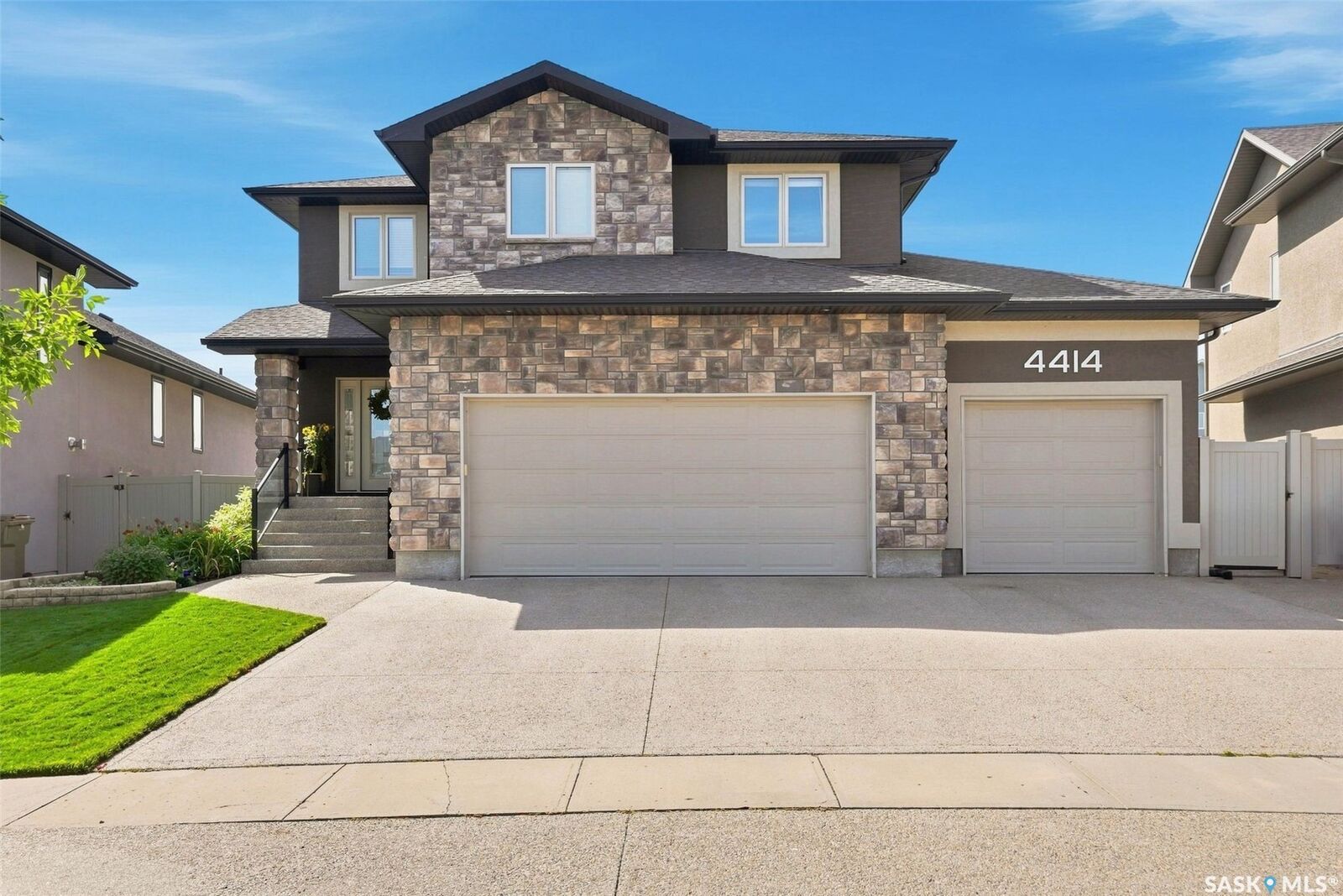 Property Photo:  4414 Sandpiper Crescent E  SK S4V 1N3 