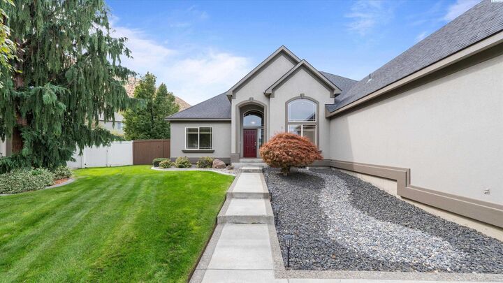 Property Photo:  2295 Limar Court  WA 99352 