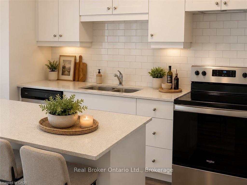 Property Photo:  255 Northfield Drive E 505  ON N2V 2H1 