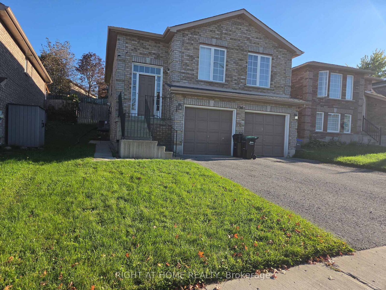 Property Photo:  35 Forest Dale Drive Lower  ON L4M 6M7 