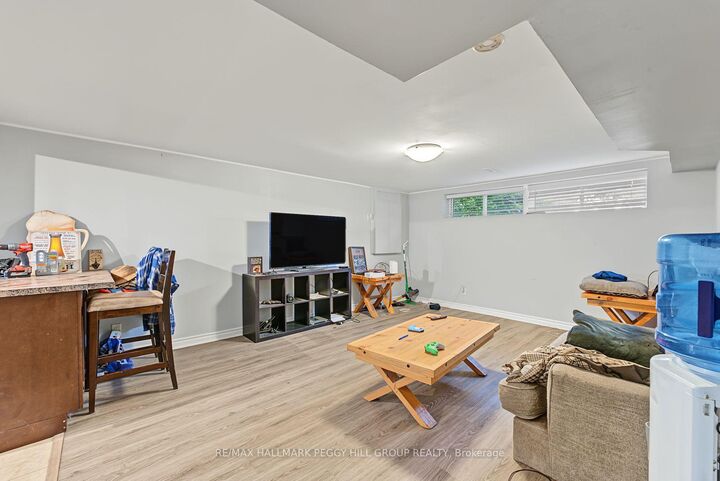 Property Photo:  9 Baker Crescent Lower  ON L4M 3J4 