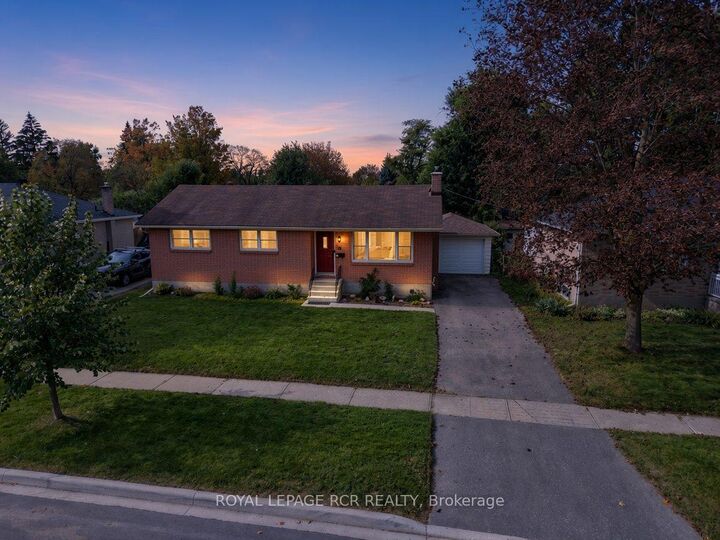 Property Photo: 18 Oak Street ON L4M 3V2