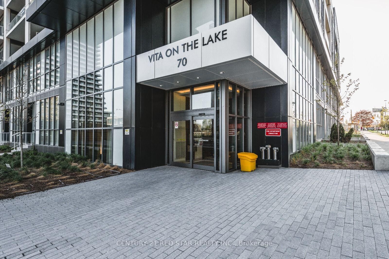 Property Photo:  70 Annie Craig Drive 4801  ON M8V 0C4 